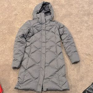 North Face Women’s Miss Metro II Hooded Parka Coat Size Small. Heathered grey.